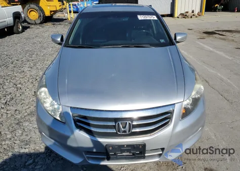 2011 Honda Accord Exl z USA, uszkodzony, nr VIN 1HGCP3F81BA018237